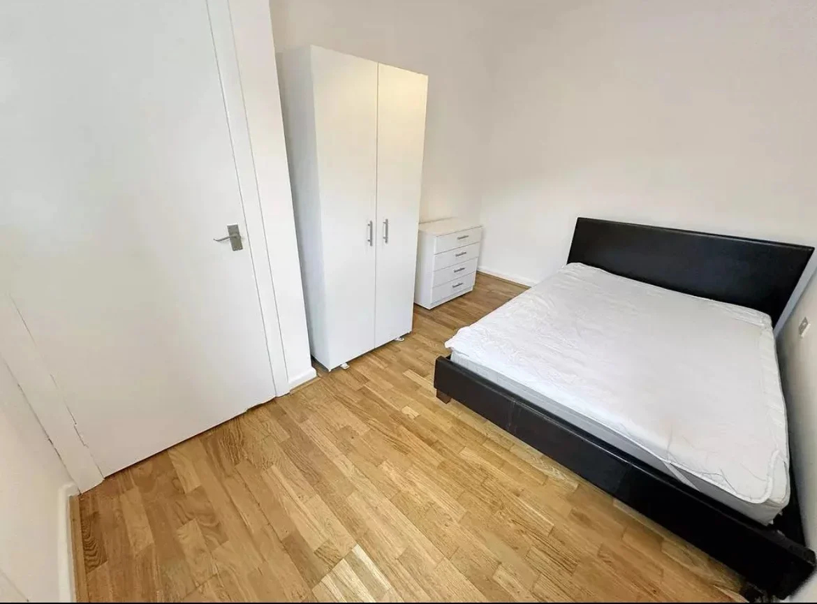 Flat Uxbridge Road in Greater London