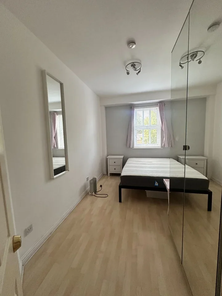 Flat Cartwright Street in Greater London
