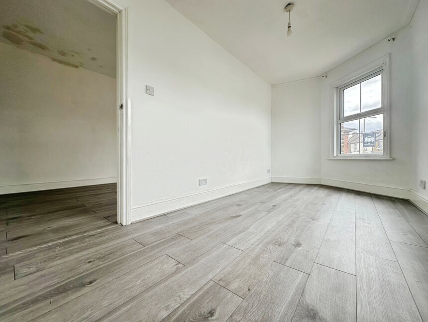 Flat St John's Road in Watford