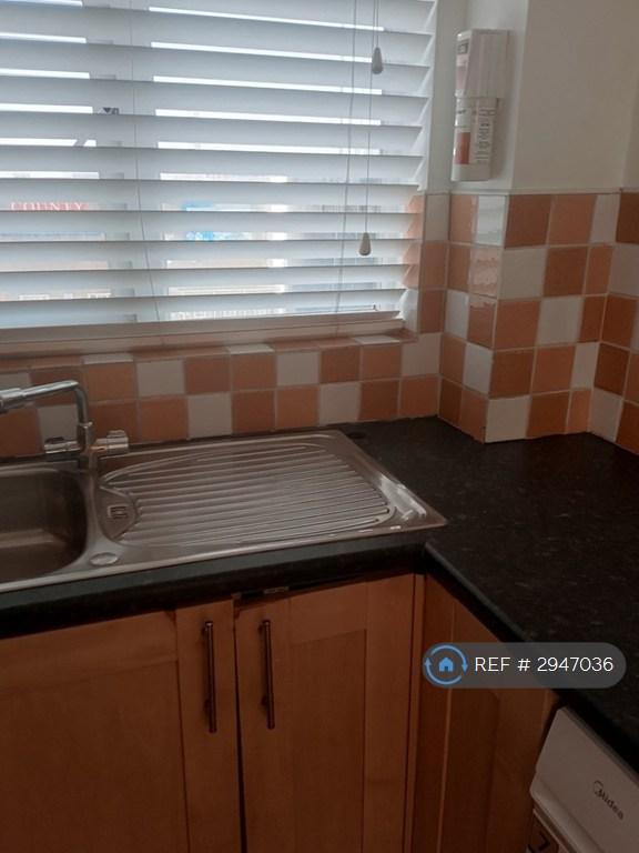 Room Burnham Road in Greater London