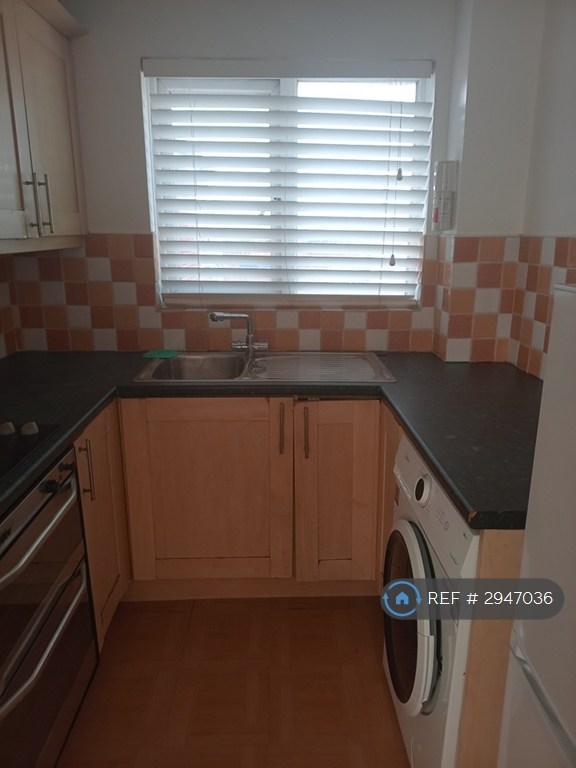 Room Burnham Road in Greater London