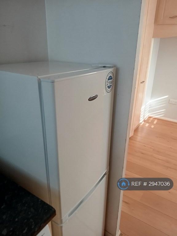 Room Burnham Road in Greater London