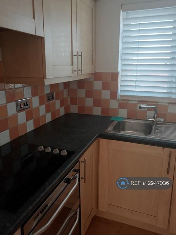 Room Burnham Road in Greater London