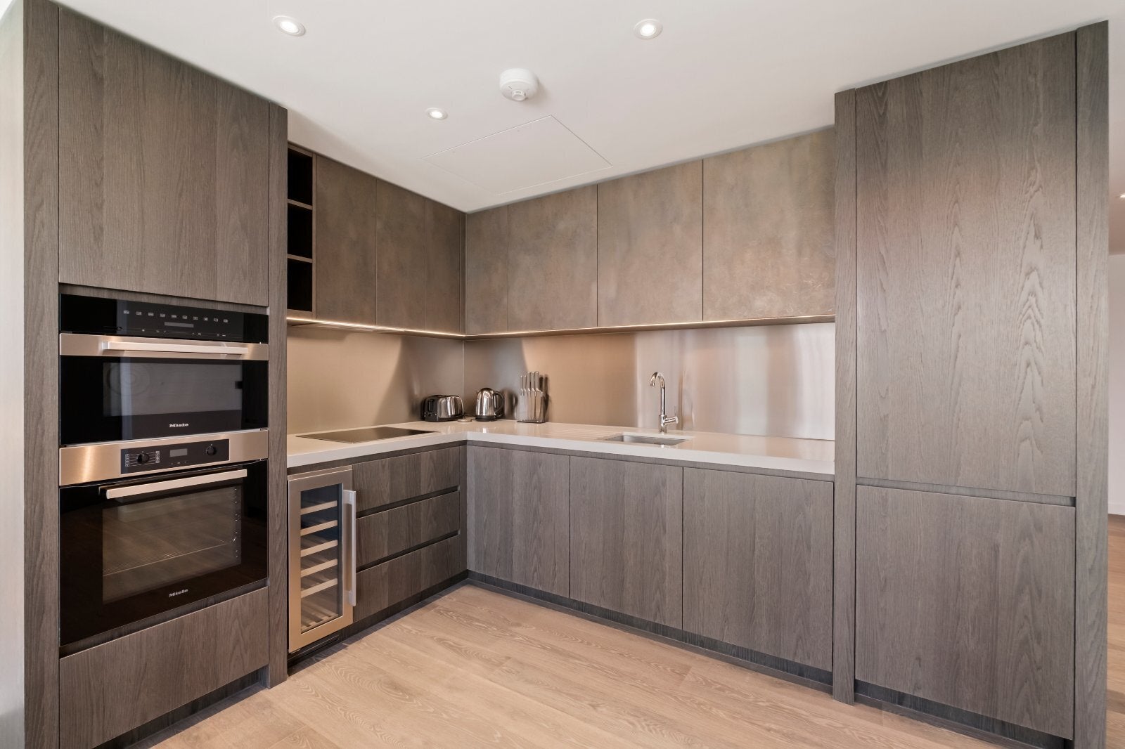 Flat Carnation Way in Greater London