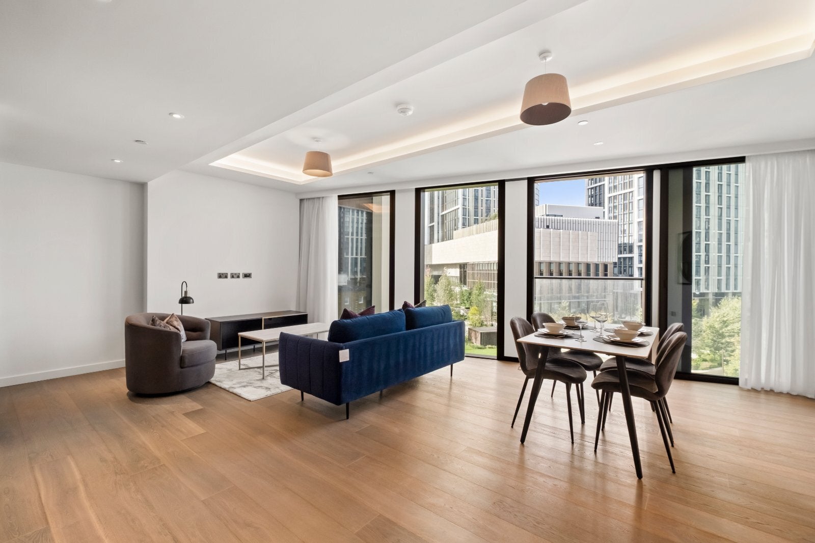 Flat Carnation Way in Greater London