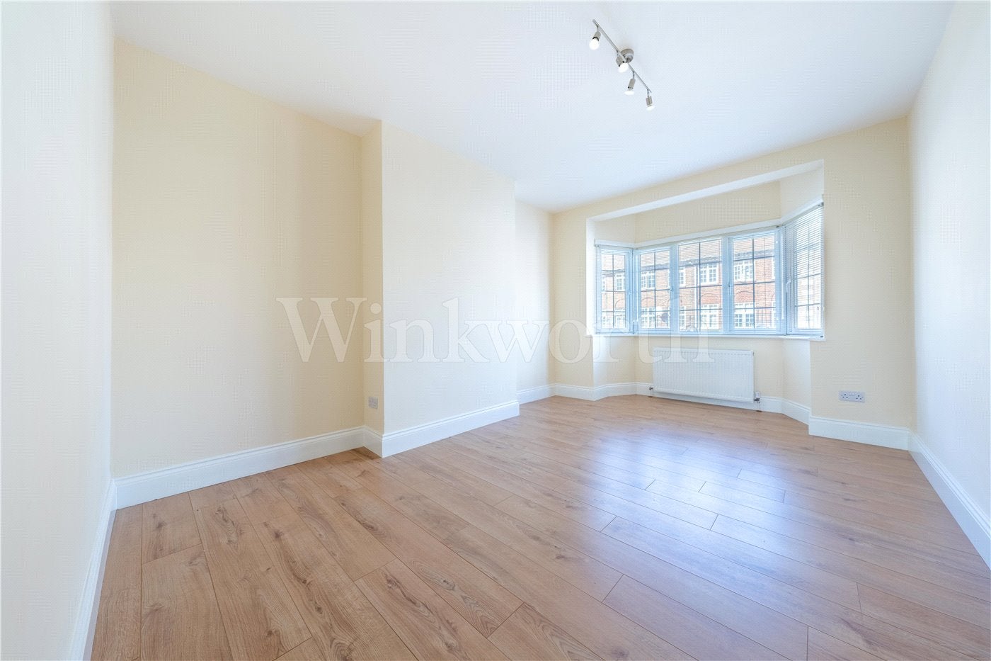 Flat Vivian Avenue in Greater London