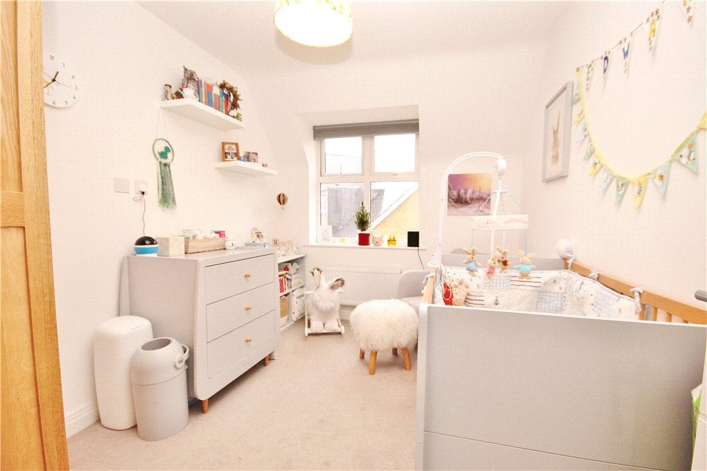 Flat Queenswod Crescent in Borough of Runnymede