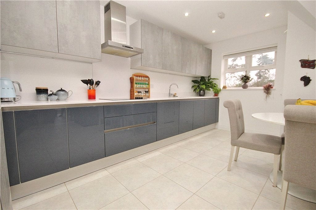 Flat Queenswod Crescent in Borough of Runnymede