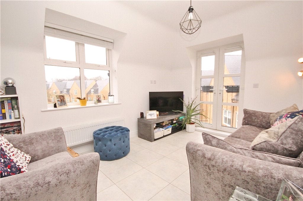 Flat Queenswod Crescent in Borough of Runnymede