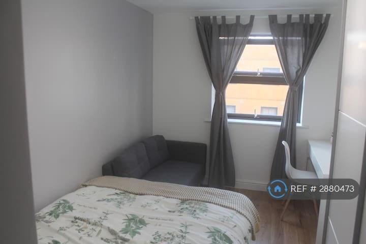 Flat Maltings Close in Greater London