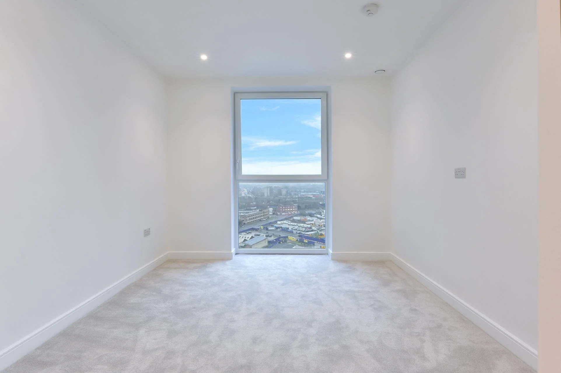 Flat Abbeydale Road in Greater London