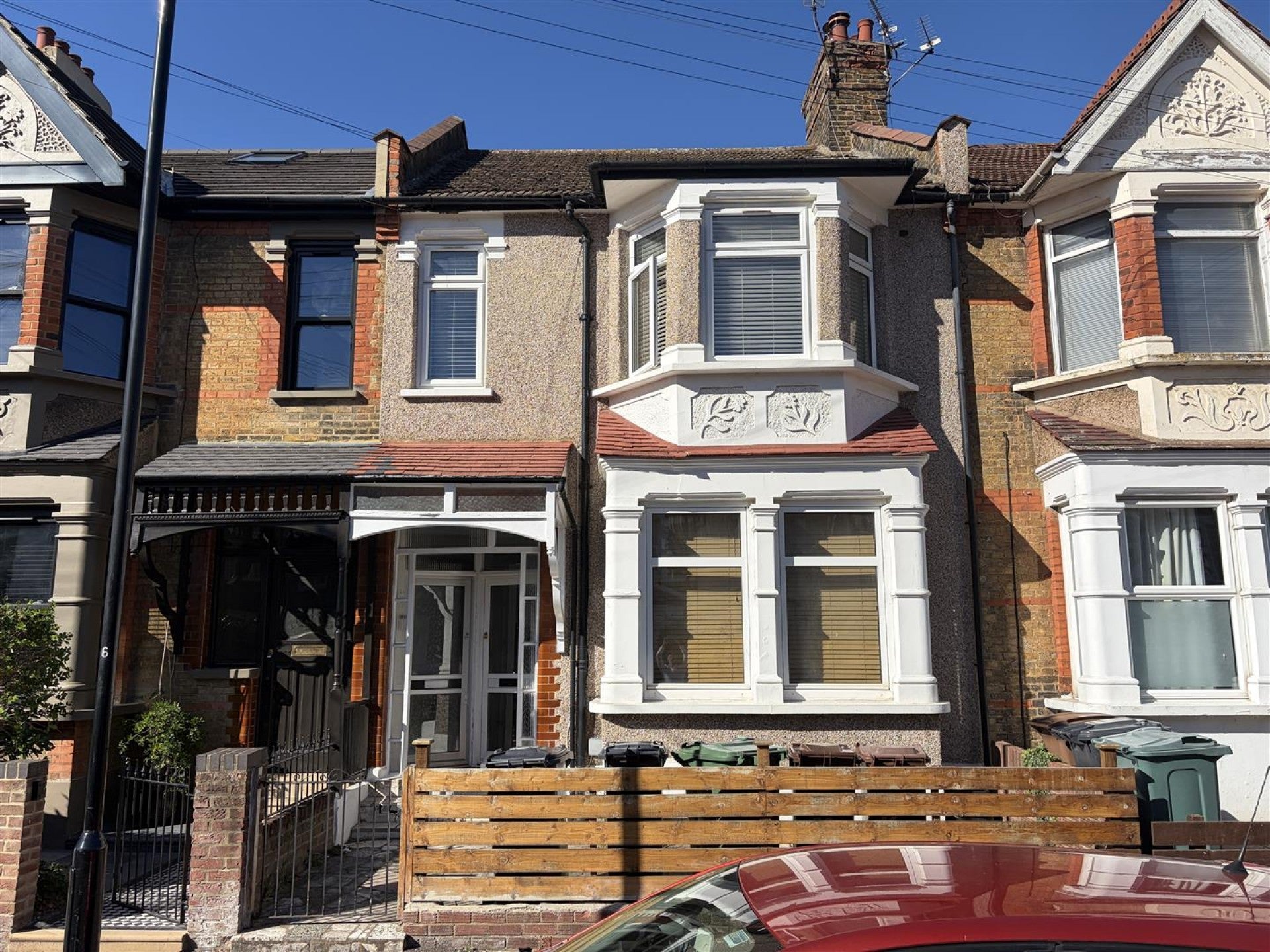 House Selwyn Avenue in Greater London