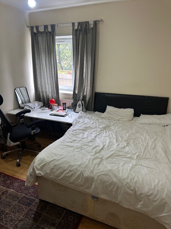Room Malcolm Road in Greater London