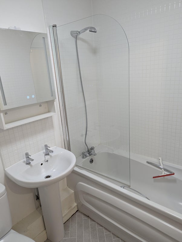 Room Overstone Court in Cardiff