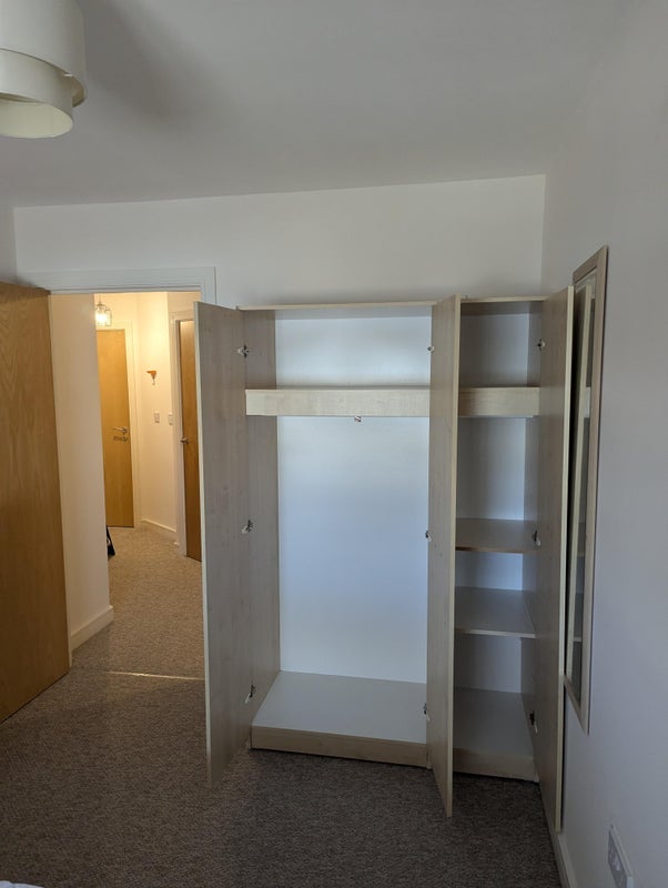 Room Overstone Court in Cardiff