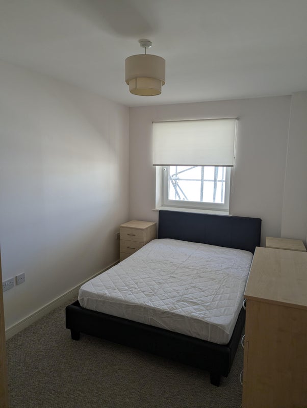 Room Overstone Court in Cardiff