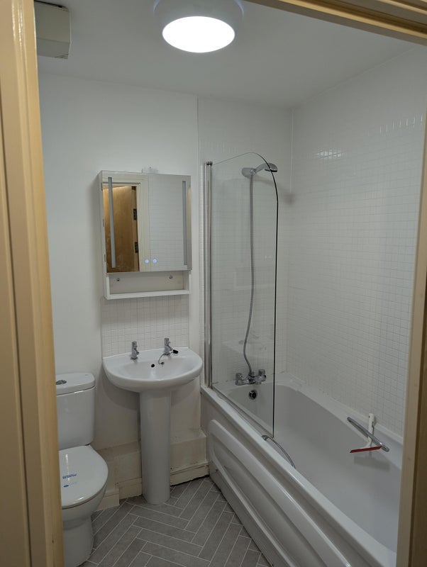 Room Overstone Court in Cardiff