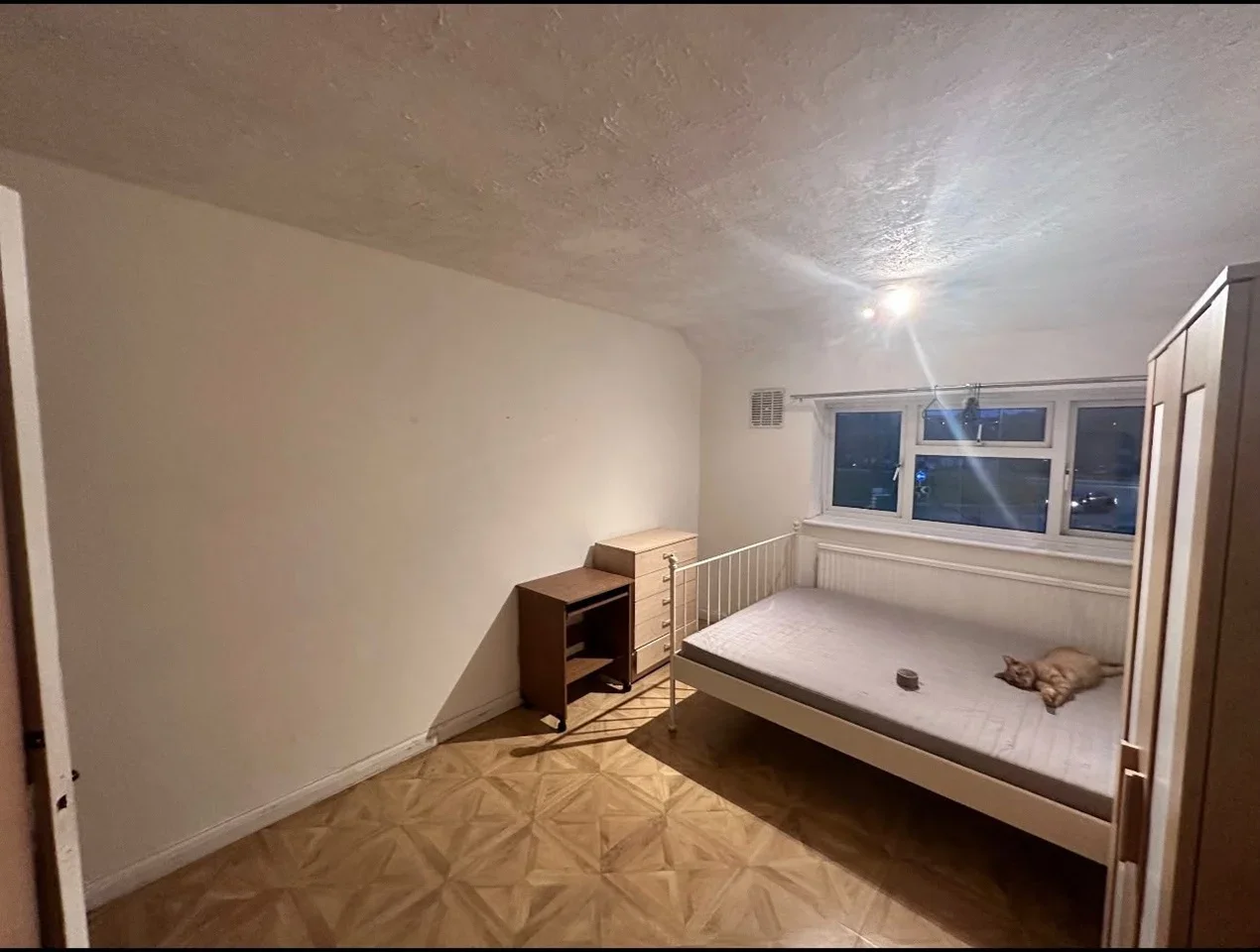 Room North Hill Drive in Greater London