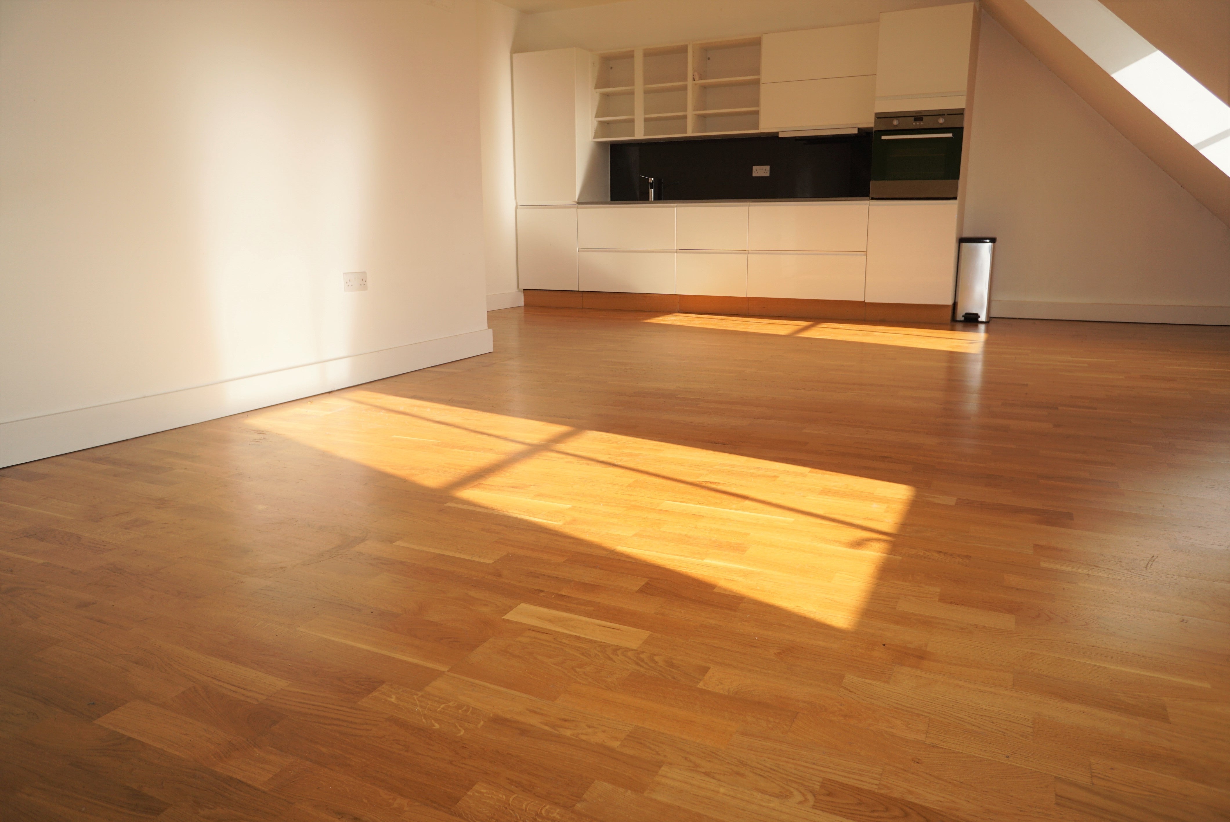 Flat Manor Road in Greater London