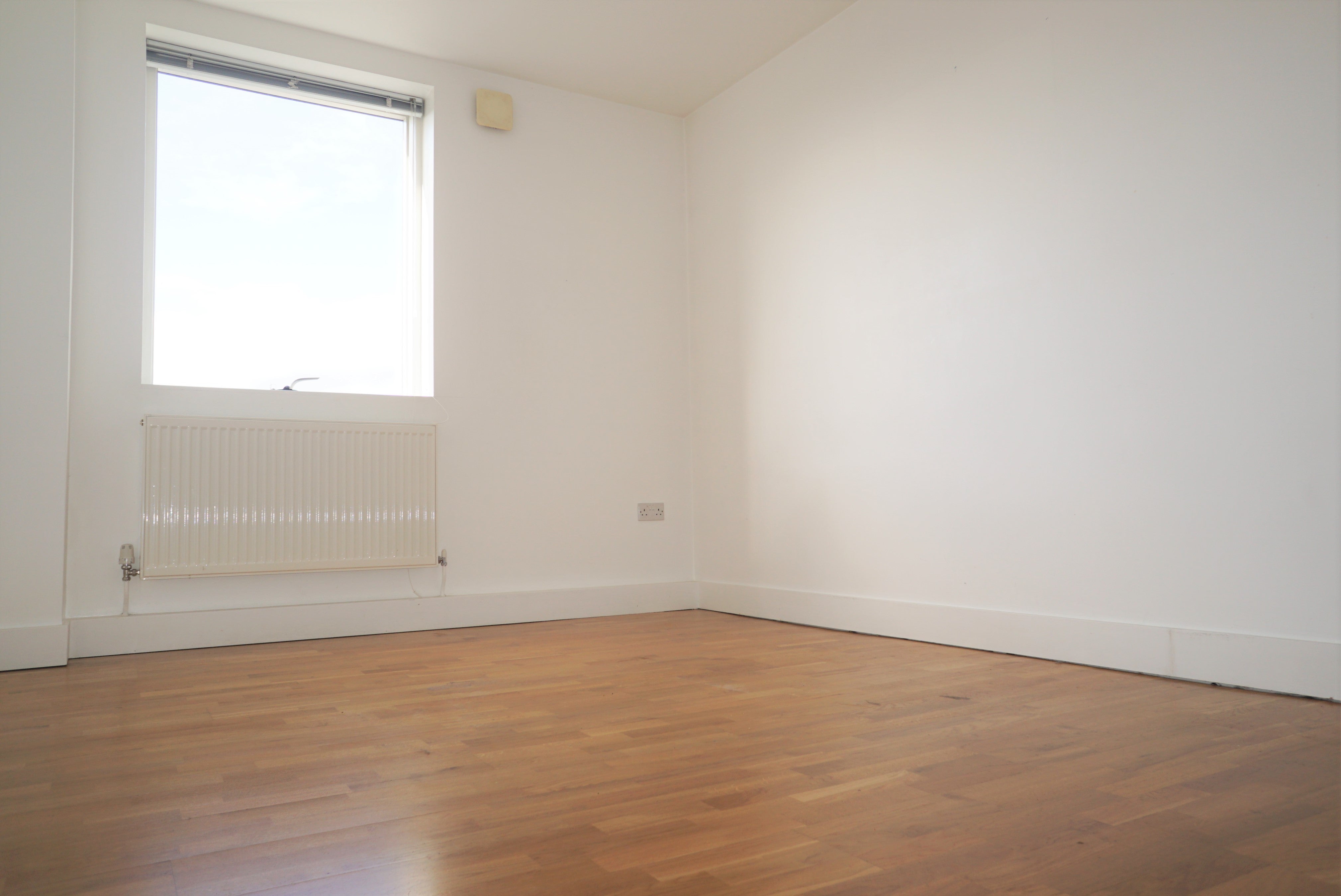 Flat Manor Road in Greater London