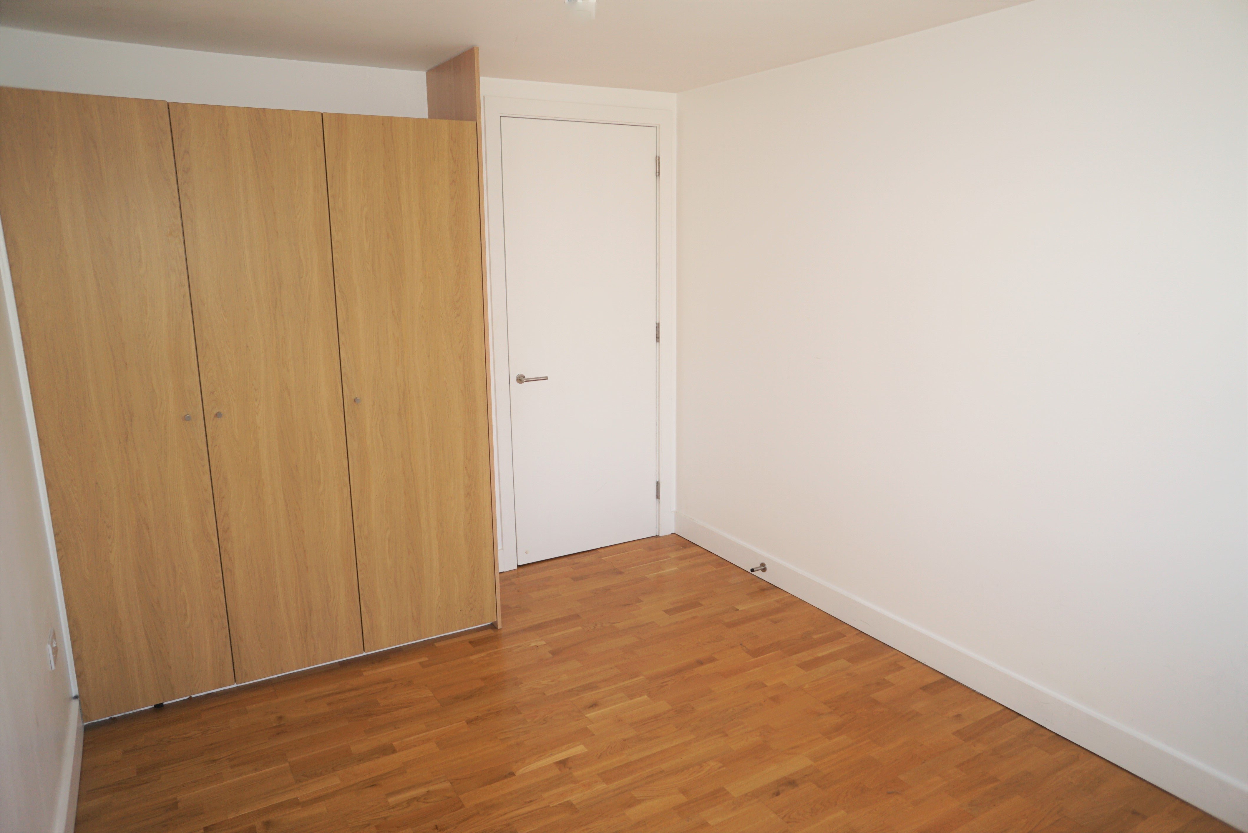 Flat Manor Road in Greater London