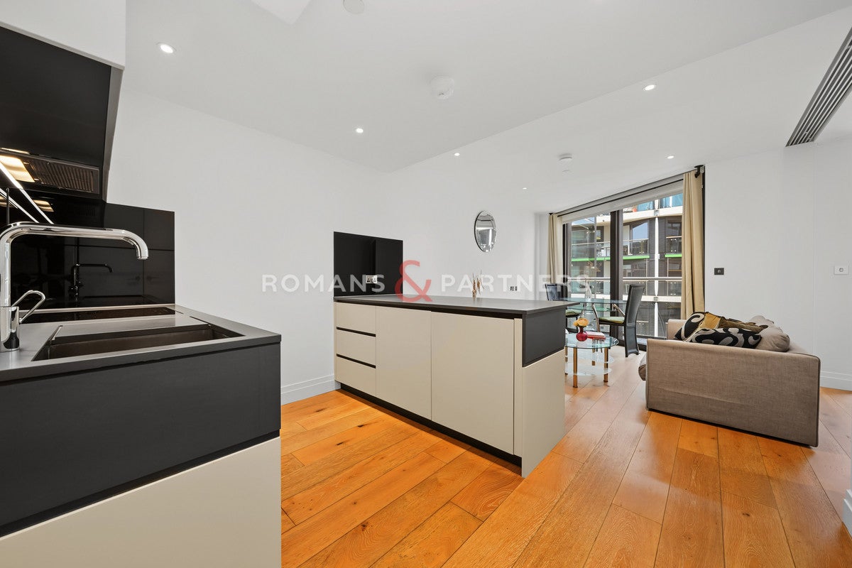 Flat Nine Elms Lane in Greater London