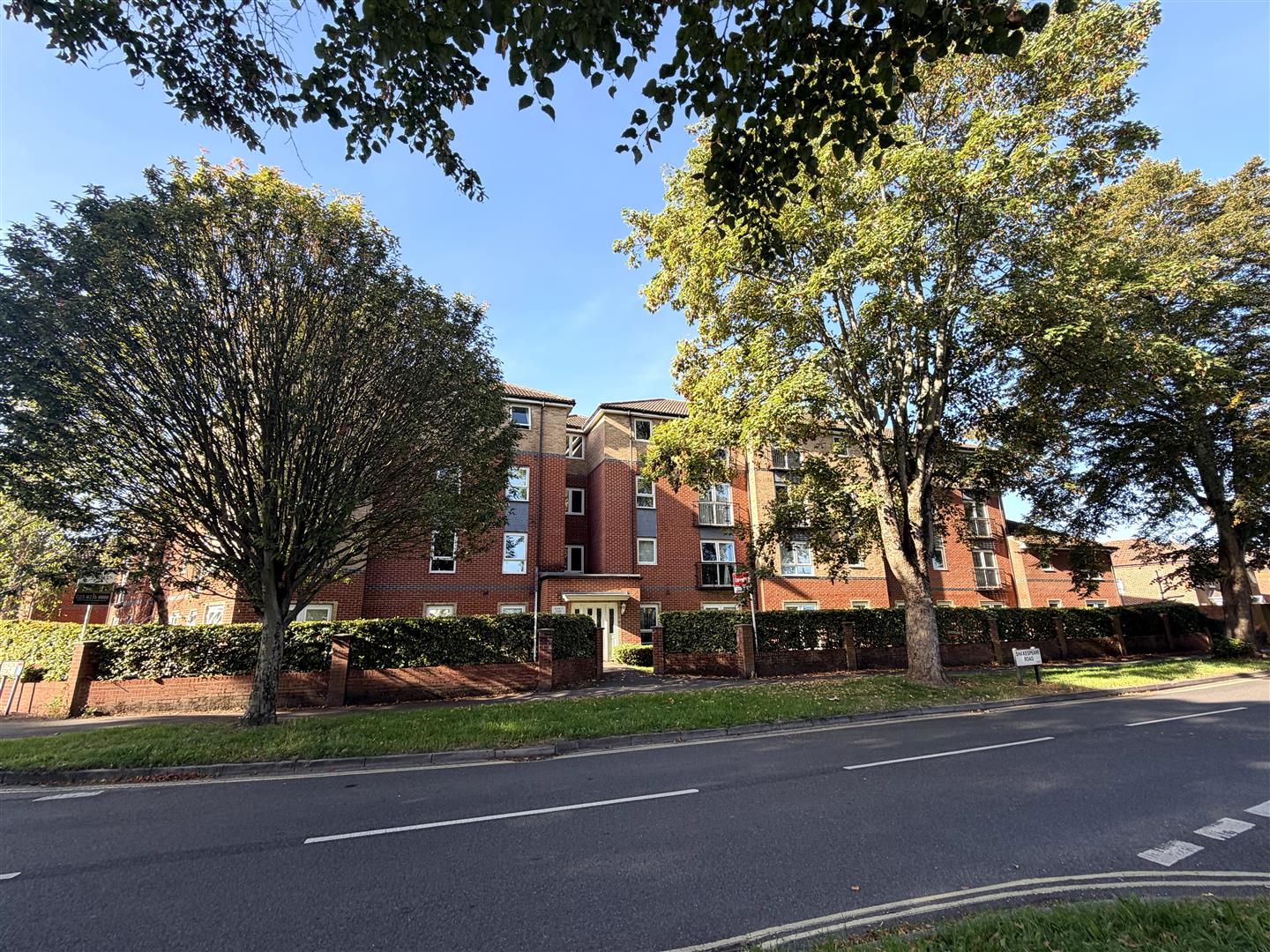 Flat Byron Road in Eastleigh