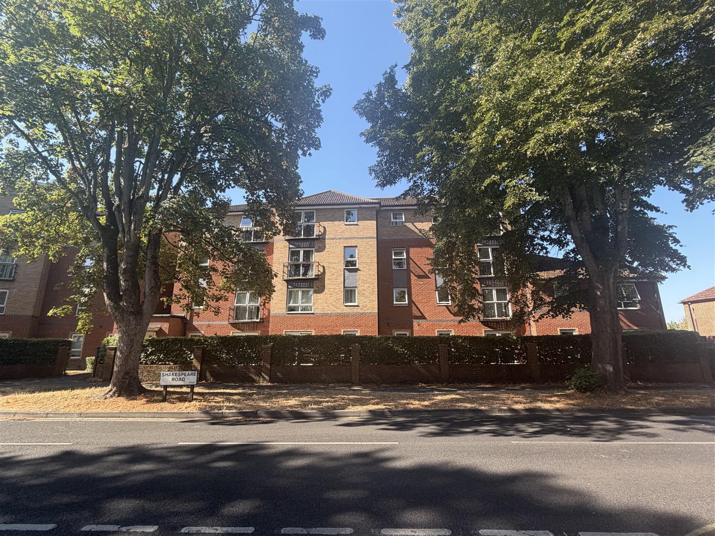 Flat Byron Road in Eastleigh