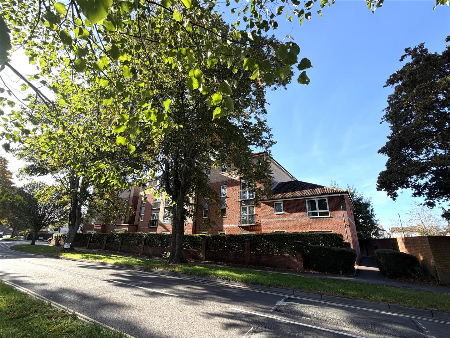 Flat Byron Road in Eastleigh