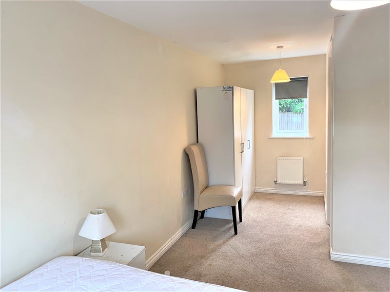Room Farnborough Avenue in Rugby