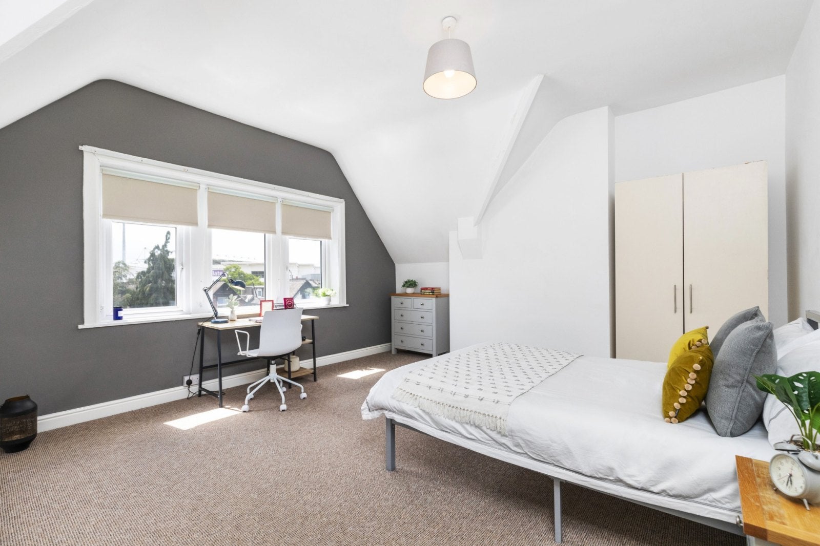 Room St. Michael's Crescent in Leeds