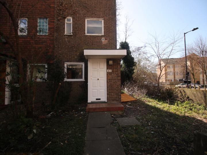 Flat Capstan Square in Greater London