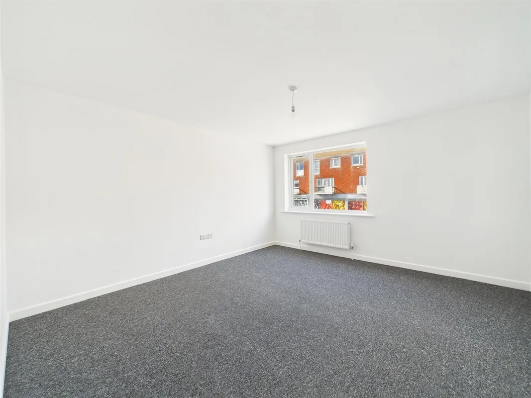 Flat Warren Way in Brighton