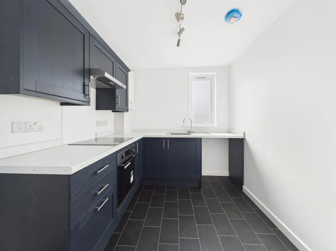 Flat Warren Way in Brighton