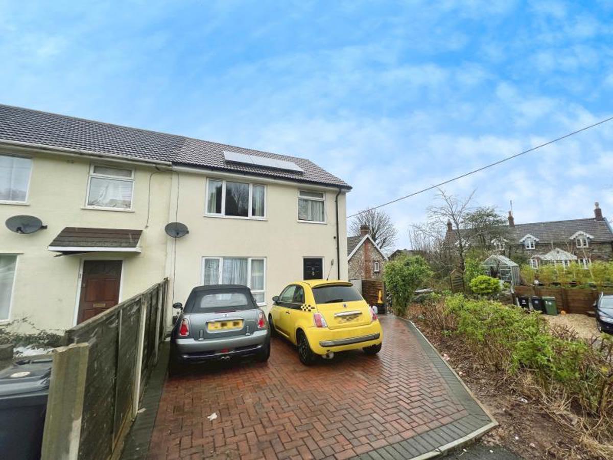 House Commonfield Road in Bristol
