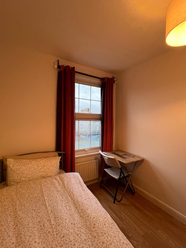 Room Gardner Road in Greater London
