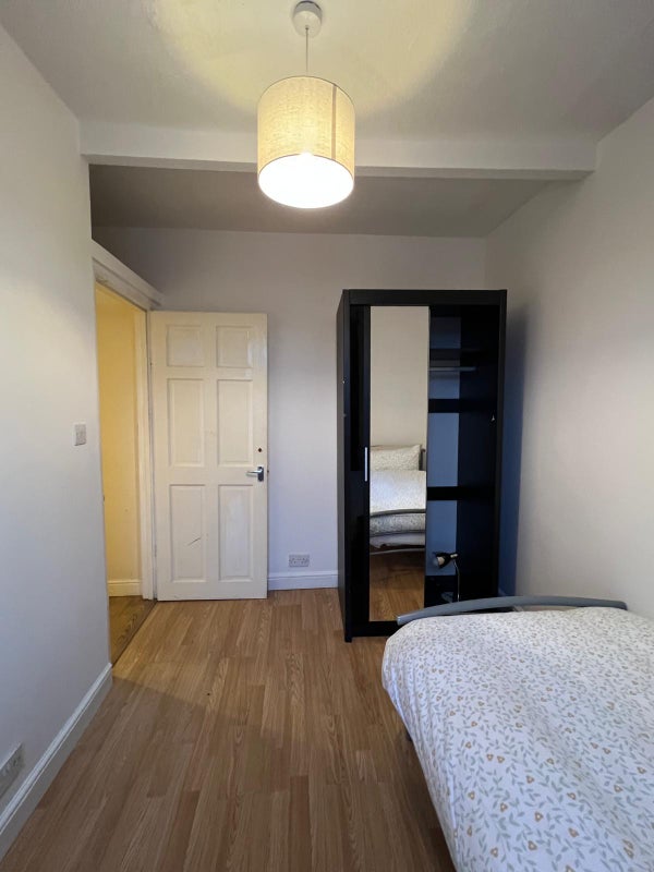 Room Gardner Road in Greater London