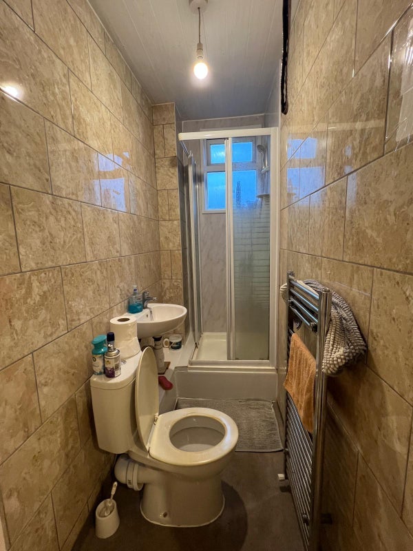 Room Gardner Road in Greater London