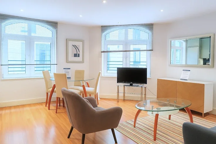 Flat Pepys Street in City of London
