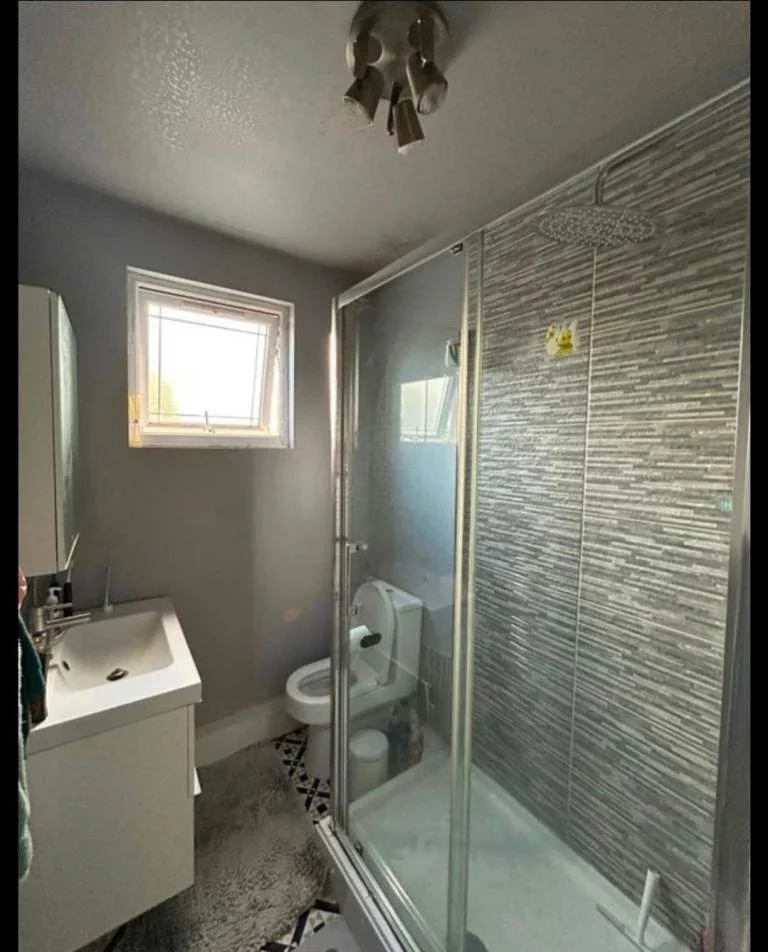 Room Cumberland Road in Greater London
