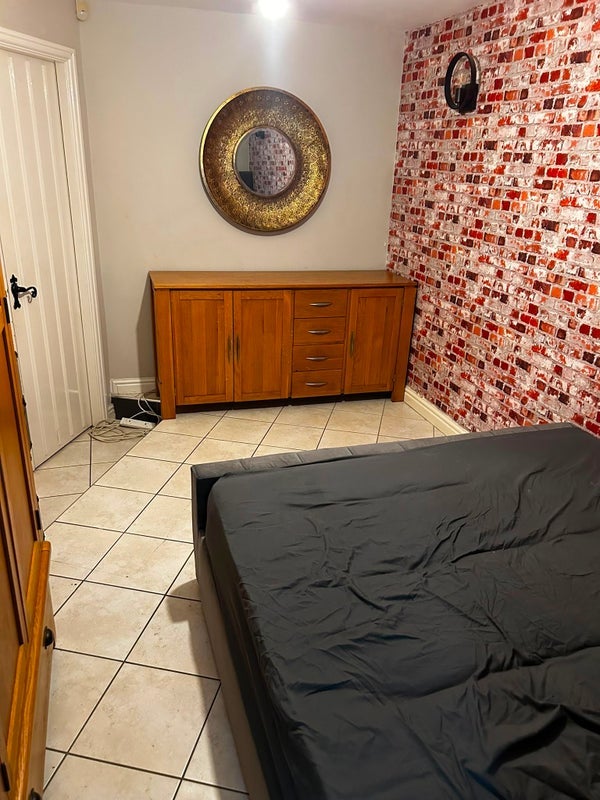 Room Doncaster Road in Barnsley