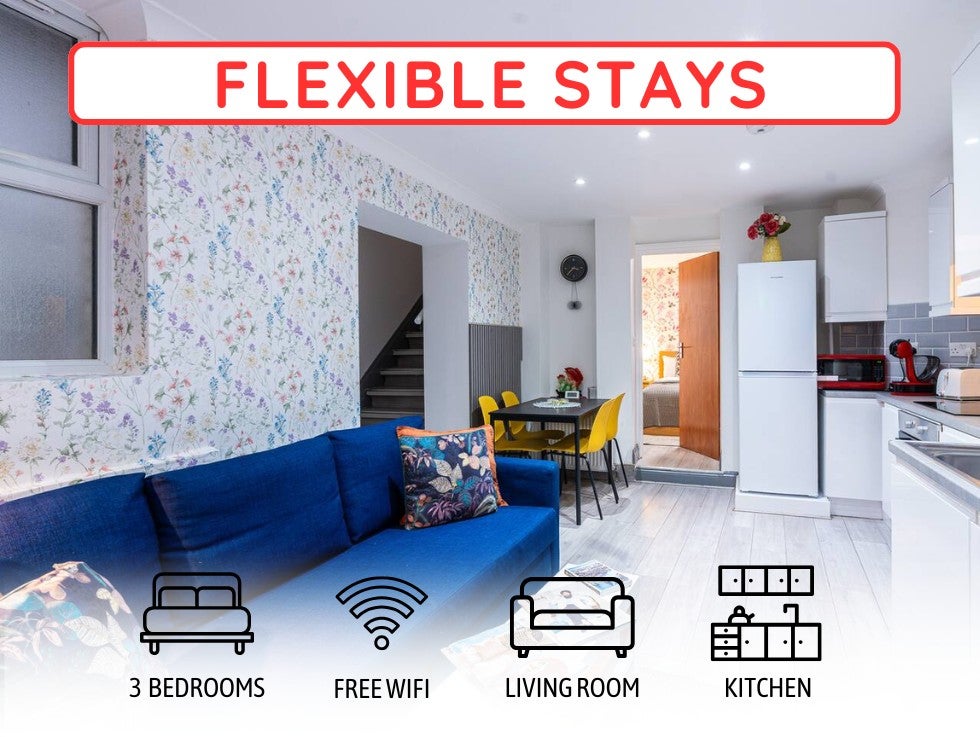 Flat Beaumont Crescent in Greater London