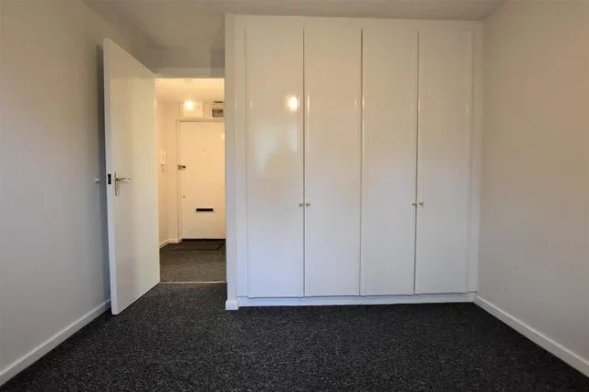 Flat Knowles Close in Greater London