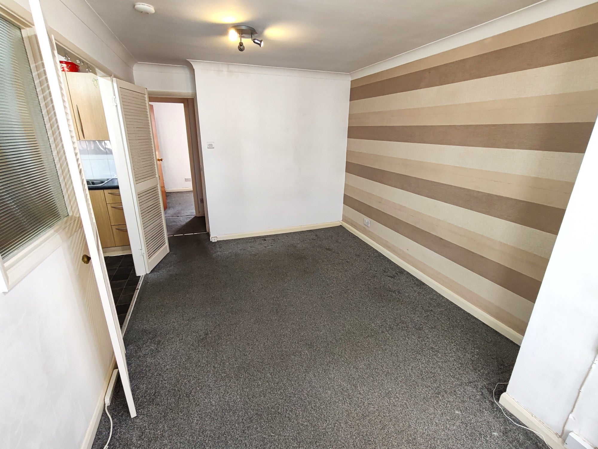 Flat Belgrave Road in Greater London