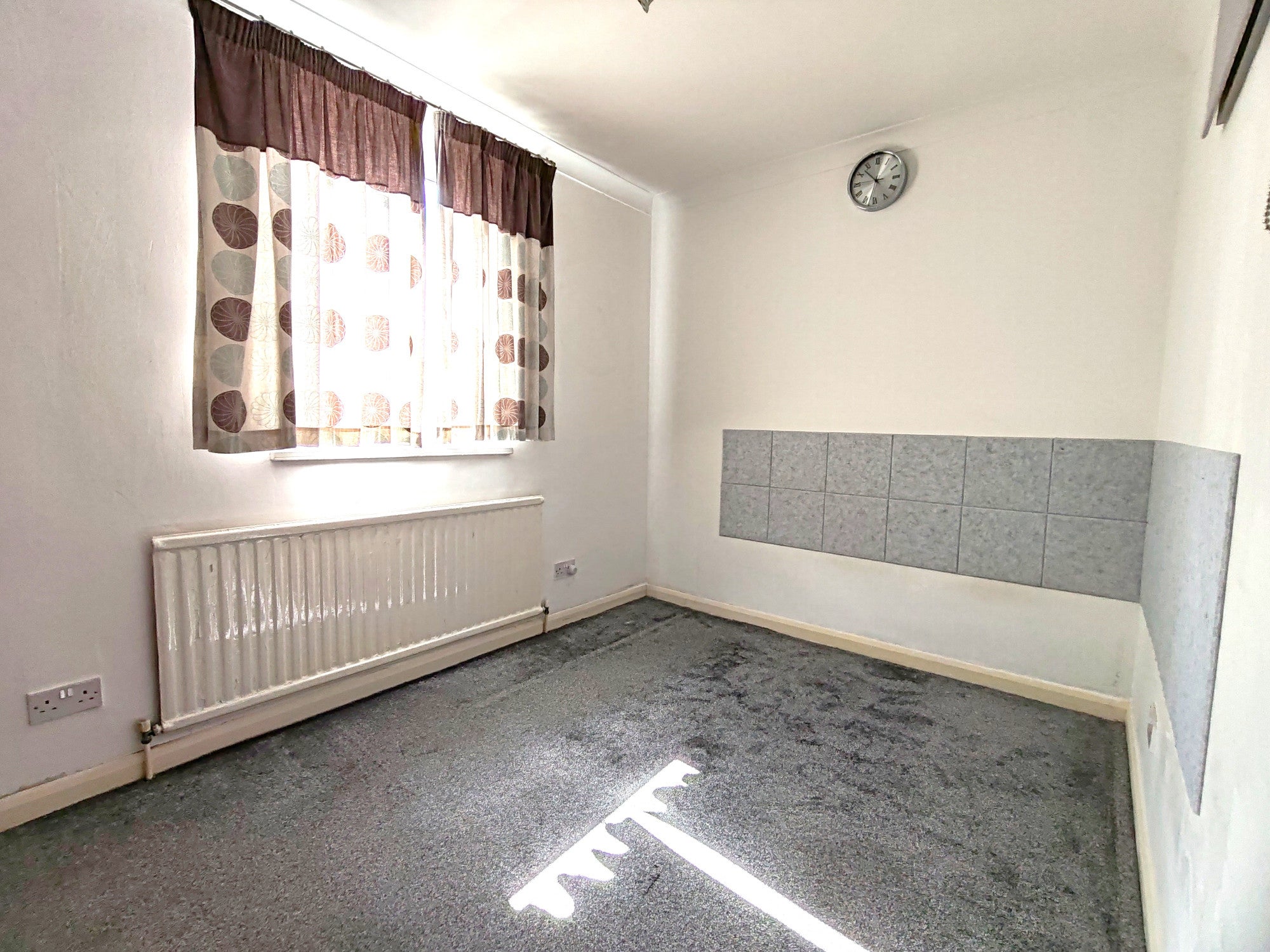 Flat Belgrave Road in Greater London