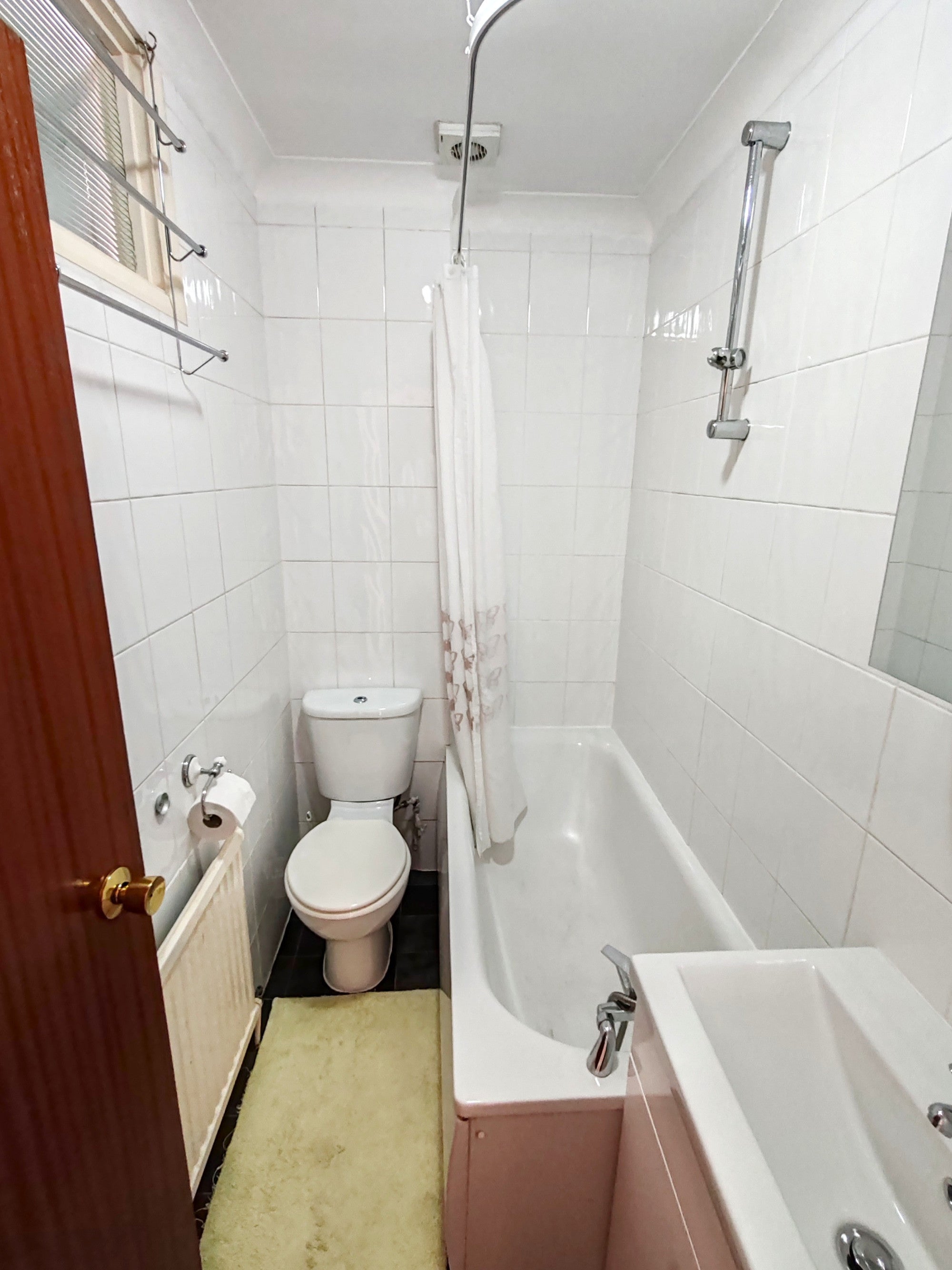 Flat Belgrave Road in Greater London