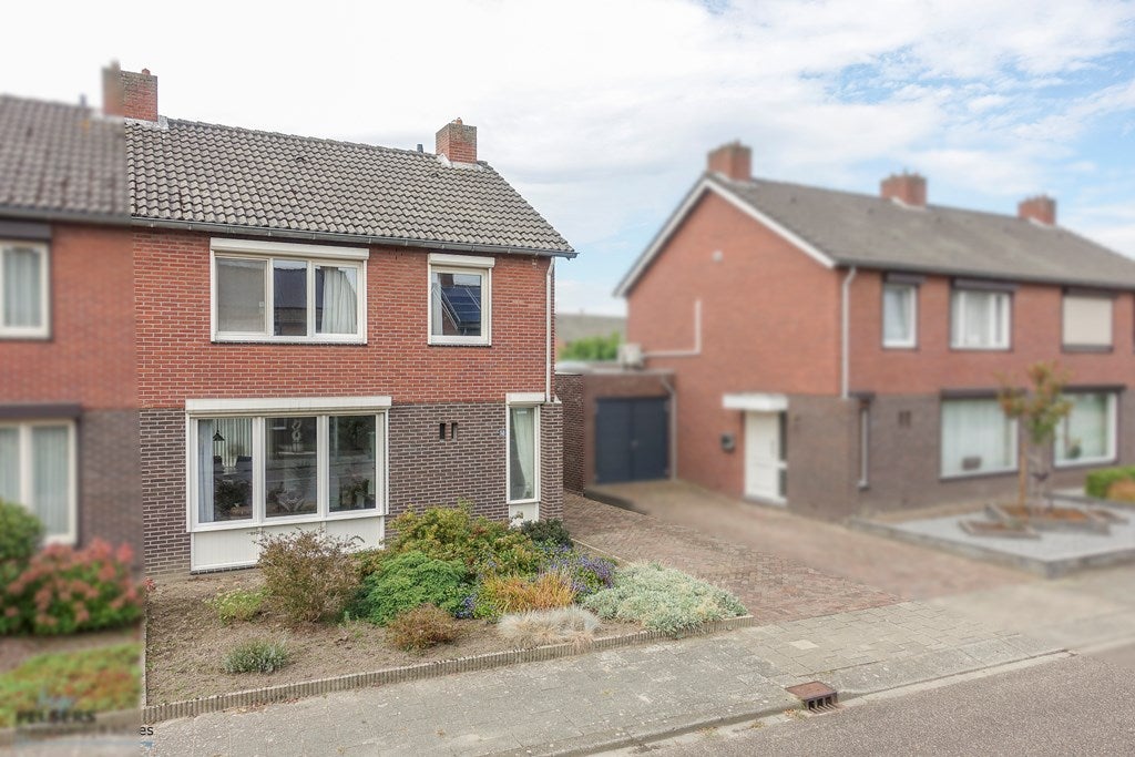 Twee-onder-één-kap te koop: Prins Clausstraat 58, Reuver