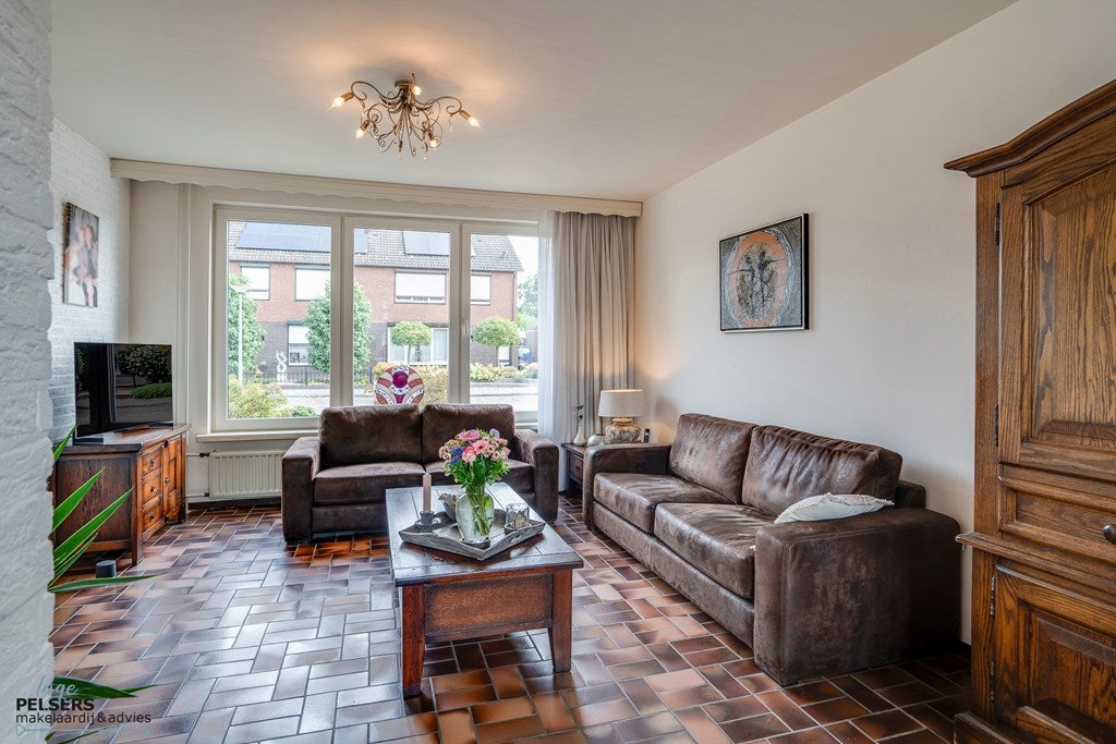 Twee-onder-één-kap te koop: Prins Clausstraat 58, Reuver