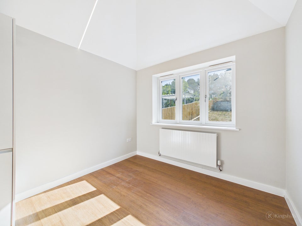 Flat Bowerdean Road in High Wycombe Community Board