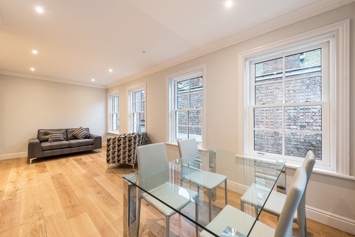 Flat Pleasant Place in Greater London
